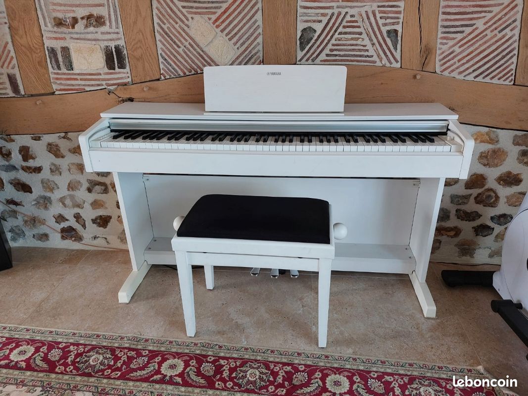 Piano numérique Yamaha Arius blanc (image 2)