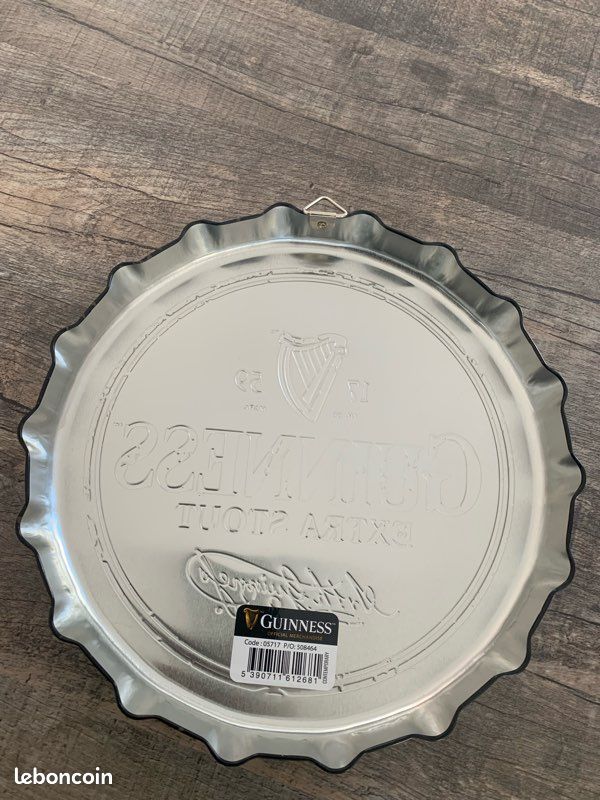 Plaque Publicitaire Métal Bombée GUINNESS 250 - 20x30cm Neuve