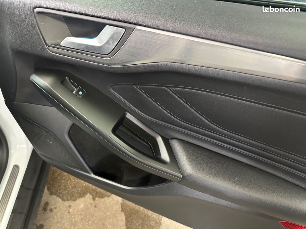 FORD Focus SW 125CH Titanium (image 10)