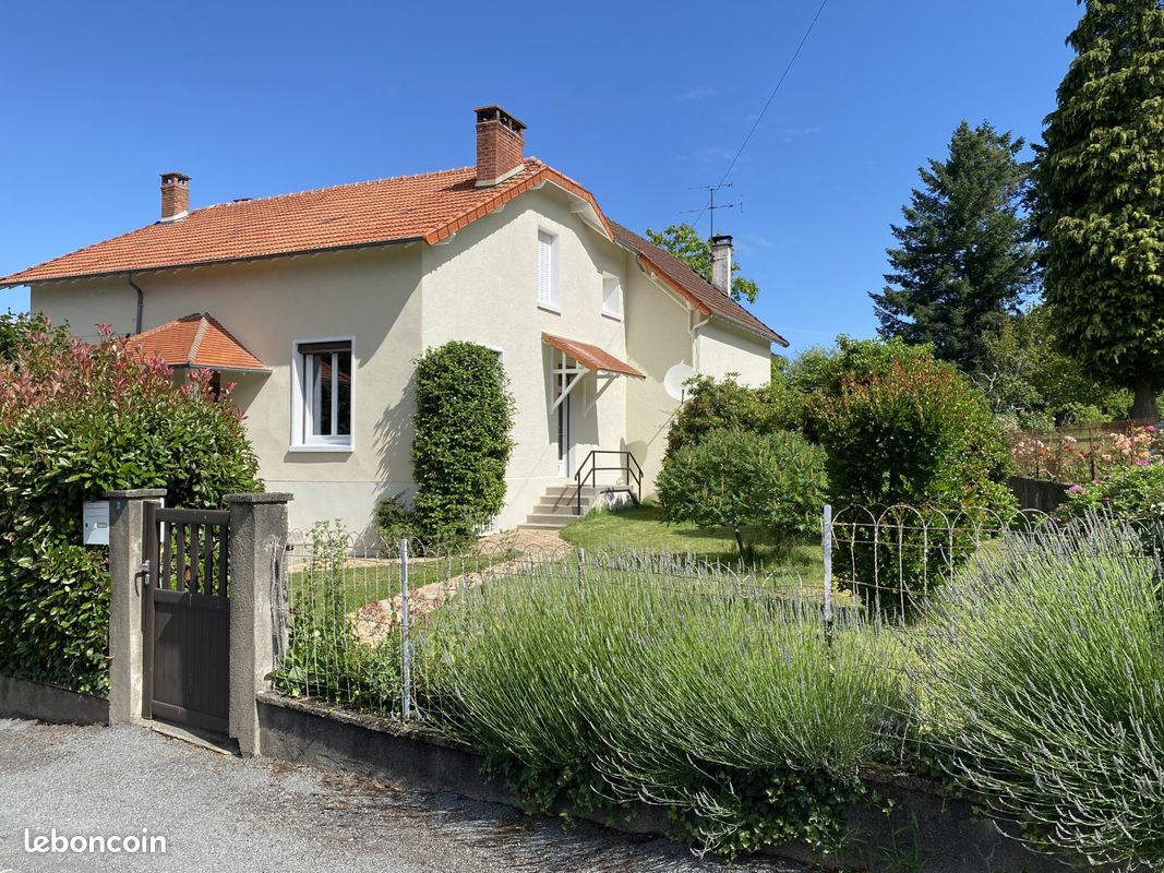 Maison 7 pièces 221 m² · à Châteauneuf-la-Forêt · 221 m² · 216 000 €