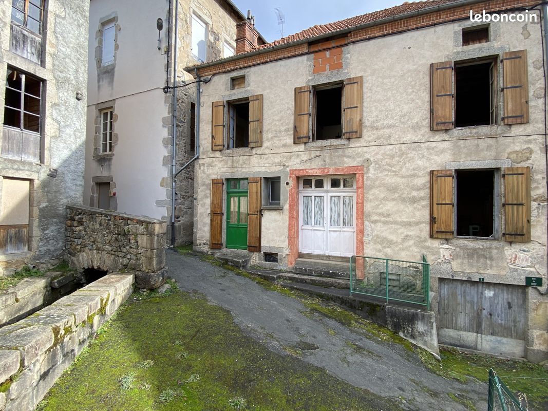 Maison 6 pièces 120 m² · à Ferrières-sur-Sichon · 120 m² · 32 000 €