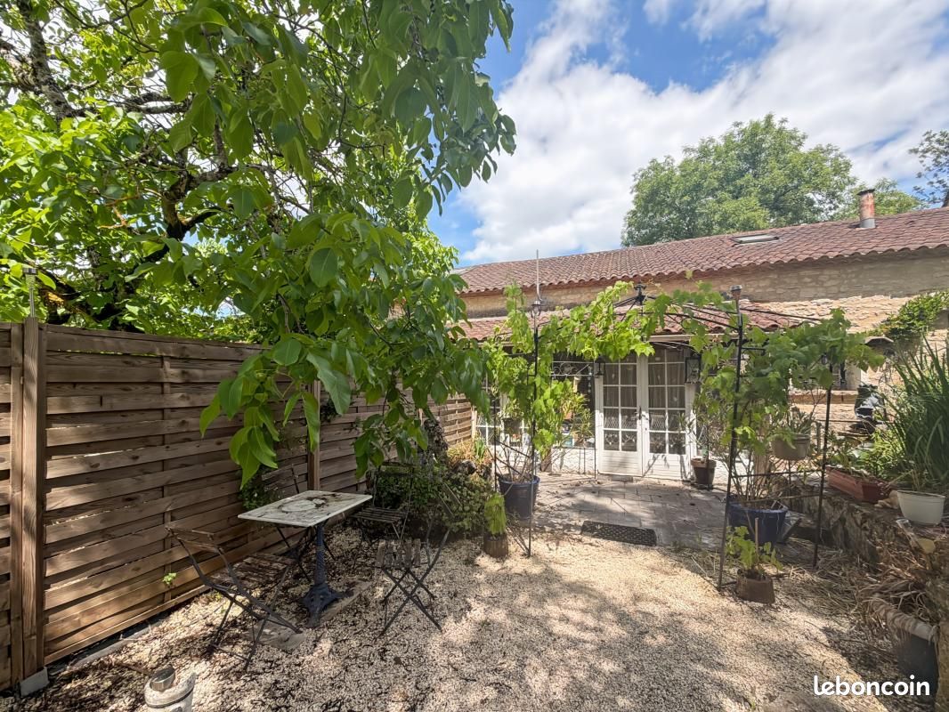 Maison 6 pièces 375 m² · à Limeyrat · 375 m² · 315 650 €