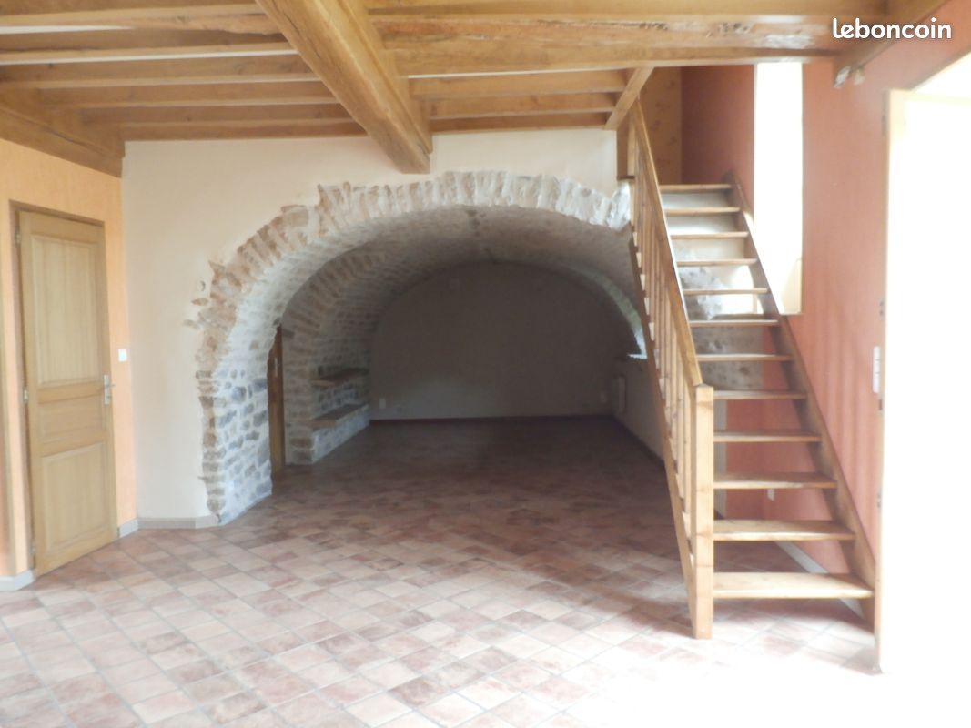 MAISON de 110 m2 à louer à Corrombles (image 3)