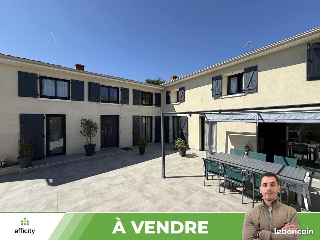 Maison 7 pièces 293 m² · à Jaunay-Marigny · 293 m² · 345 000 €