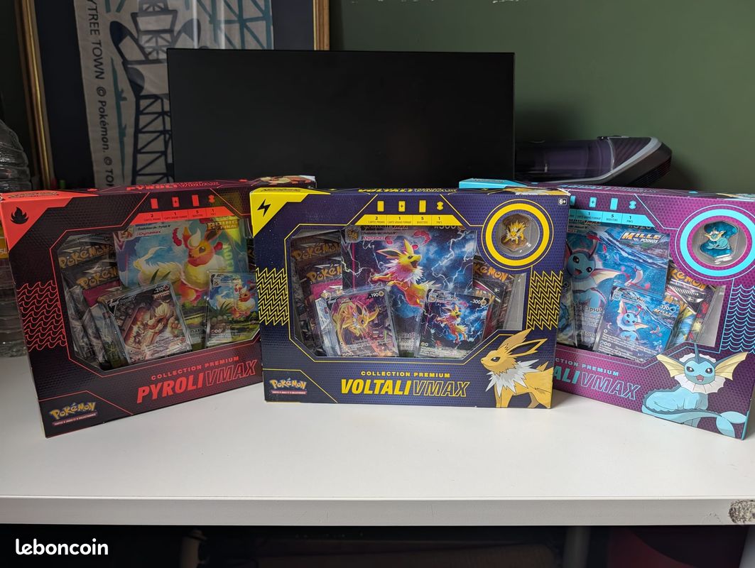 Coffrets Pokémon Collection Premium Évolitions : Pyroli VMAX Voltali VMAX et Aquali VMAX Neufs en Version Française EB7 (image 1)