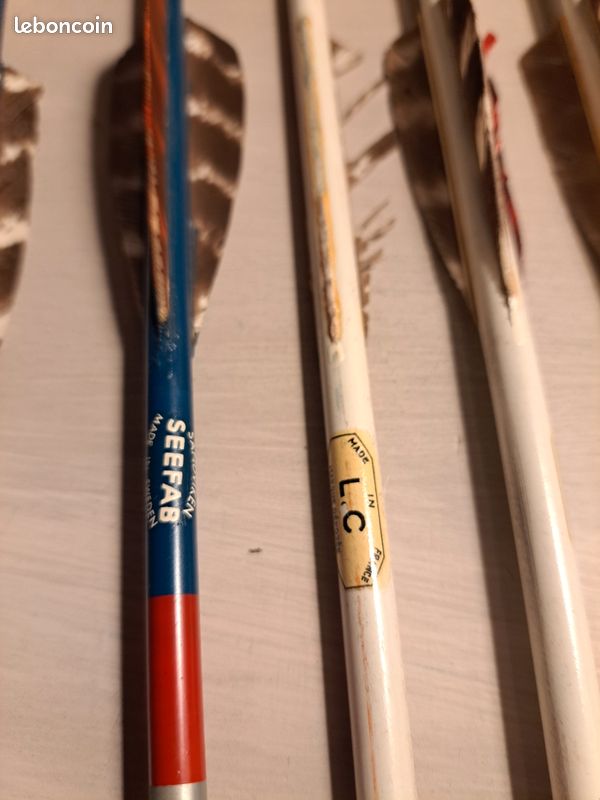 Lot De 8 Flèches De Tir à L'arc Occasion - Bois, Plumes, Embouts Laiton - Pour Longbow