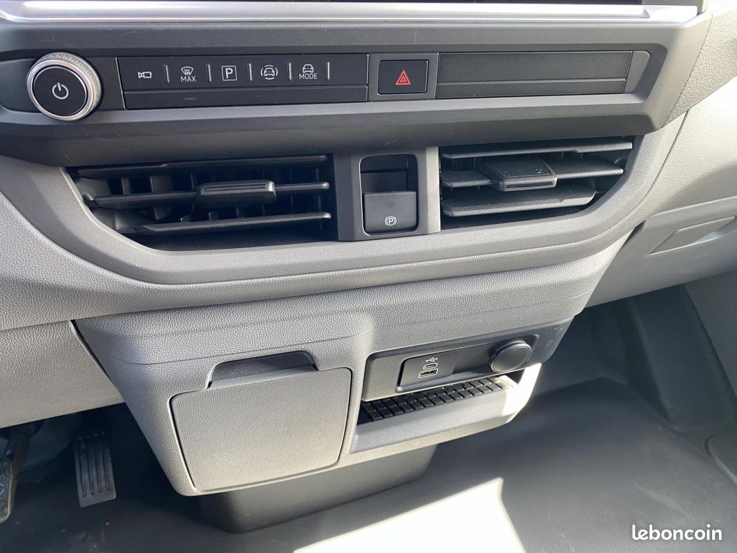 Volkswagen transporter vii fourgon van 2.0 tdi 170 business 4 motion l2h1 bva8 pack aide a la conduite / attelage (image 36)