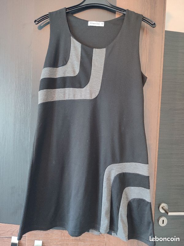 Robe noir moderne (image 1)
