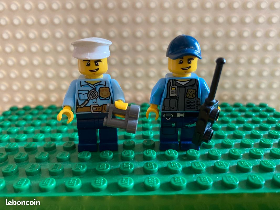 Lego Minifigs policiers (image 1)