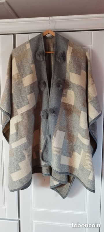 Poncho (image 1)
