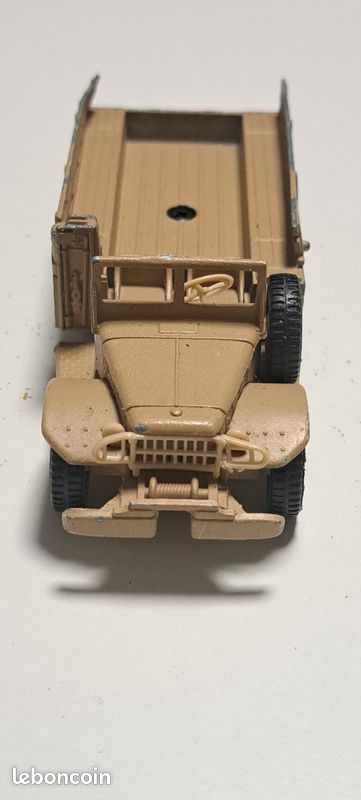 2 NEW SOLIDO DIE-CAST METAL LES MILITAIRES COLLECTION 2 TANKS: VAB 4X4 6007 & JAGDPANTHER 6064