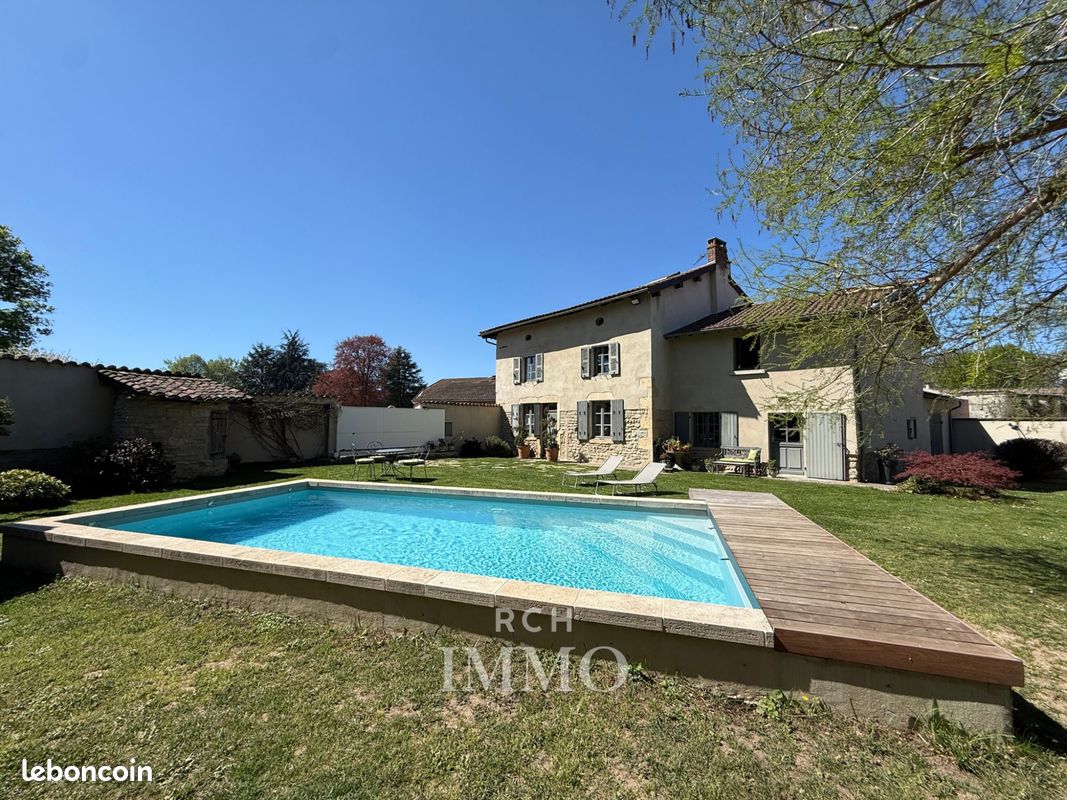 Maison 6 pièces 166 m² · à Oytier-Saint-Oblas · 166 m² · 469 000 €