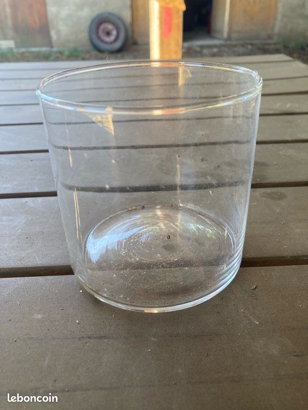 Objet décoratif en verre (image 1)