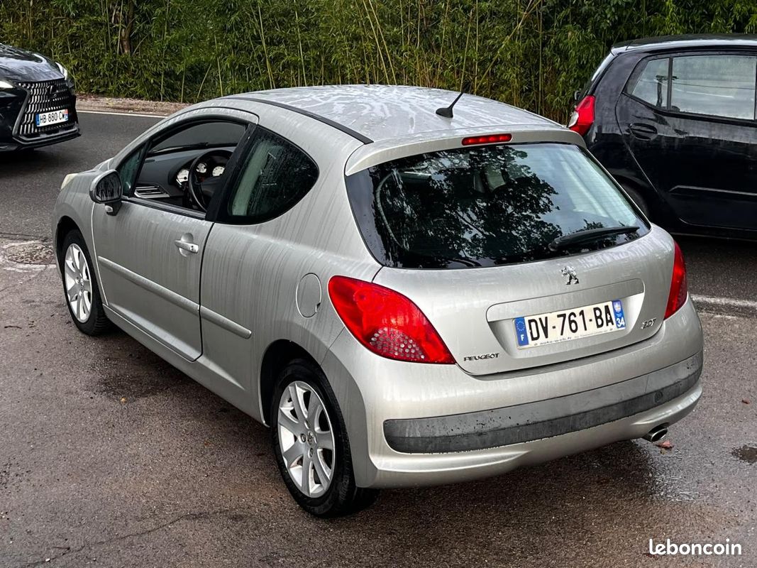 PEUGEOT 207 1.6i 16V - 120 - BVA Sport Pack (image 6)