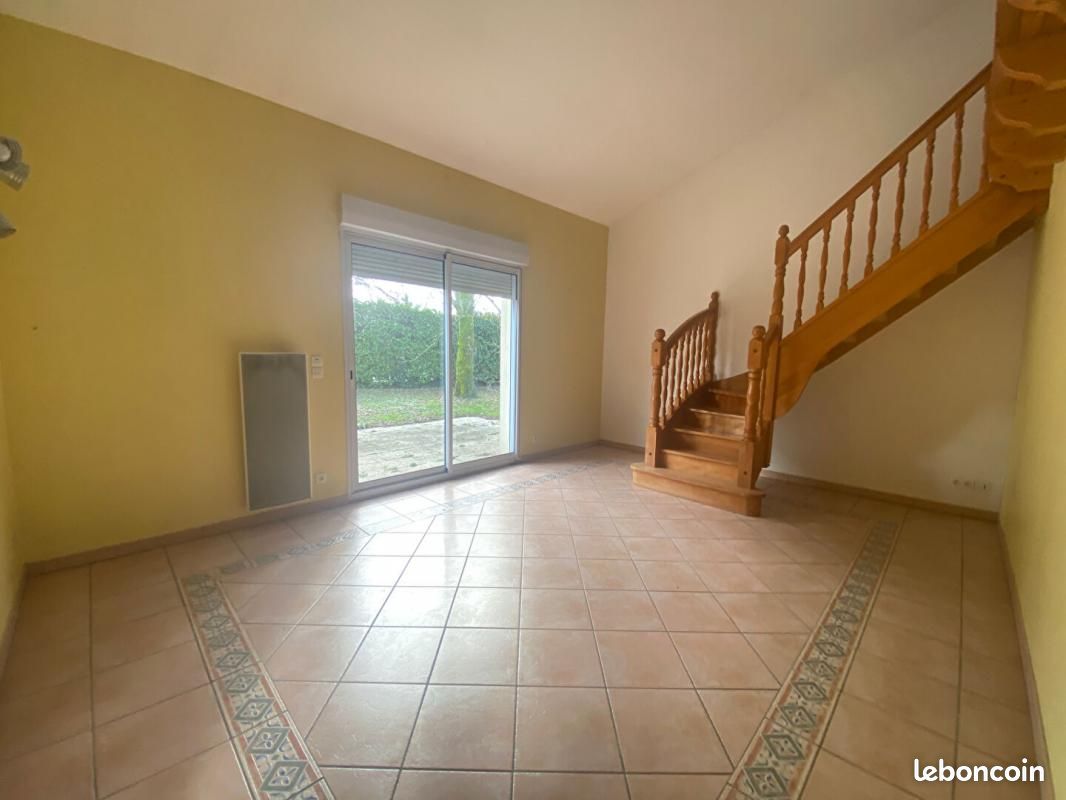 Pavillon 5 pièces 155 m² - Vouillé 79230 (image principale 5)