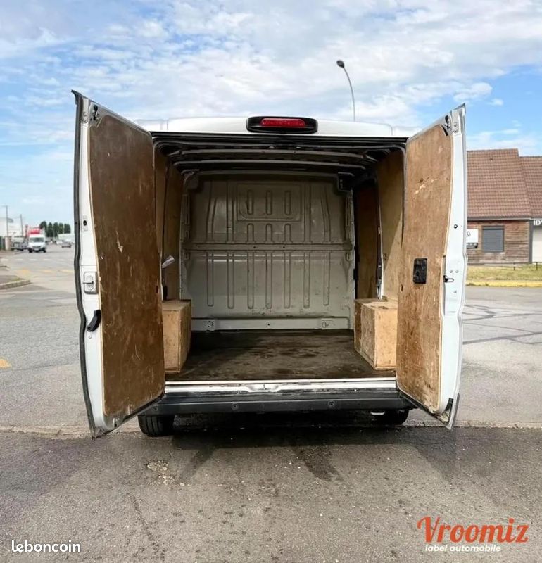 Peugeot Boxer Vu 2.2 140CV L1H1 BUSINESS TBEG 12500HT PRIX EXPORT (image 9)
