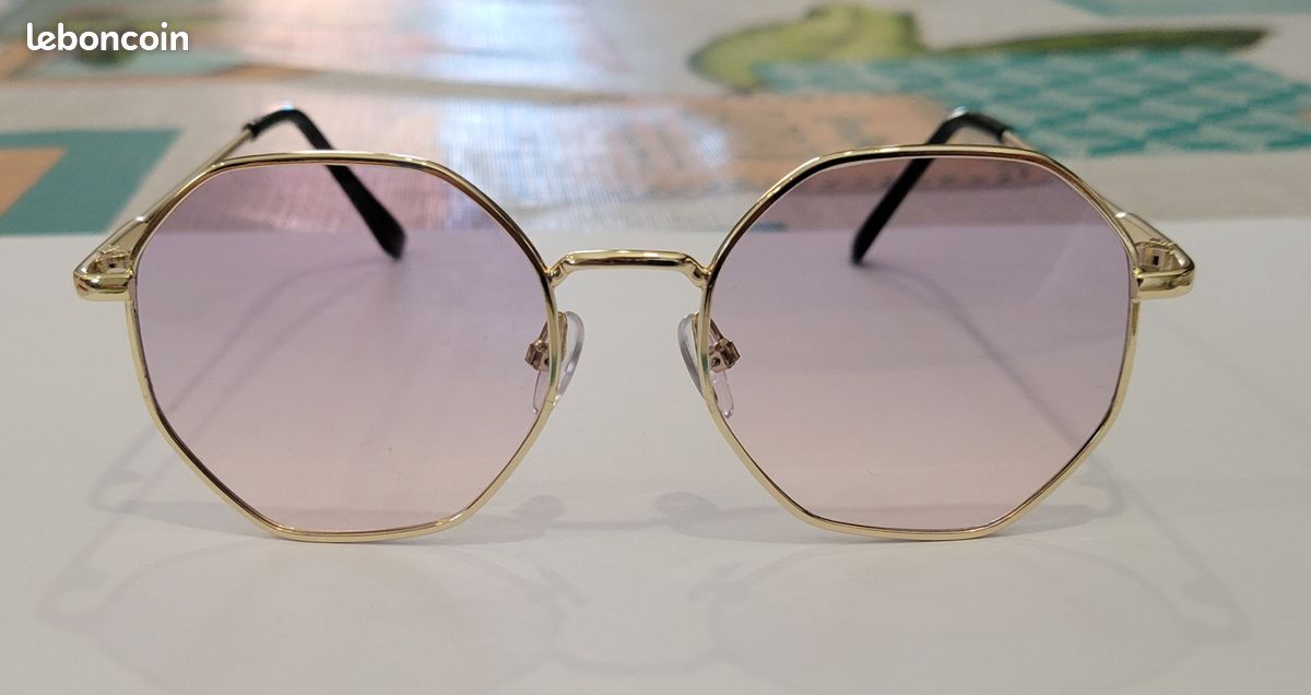 Lunettes de soleil femme forme geometrique verres violet degrade