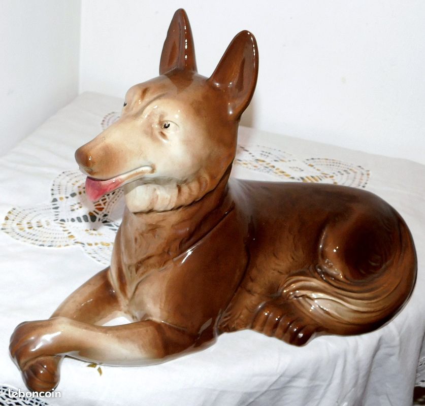 Statue Lionne céramique craquelé rouge saint Clément Art Déco 1930