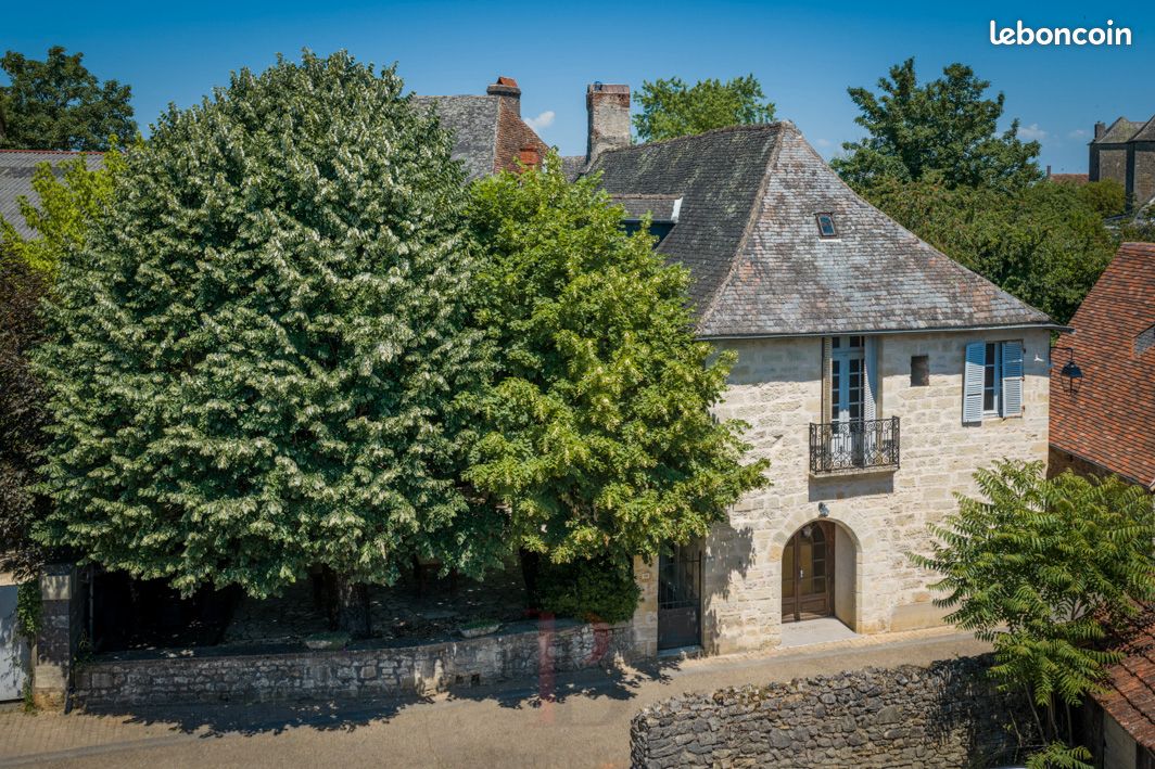 Maison 11 pièces 450 m² · à Arnac-Pompadour · 450 m² · 455 000 €
