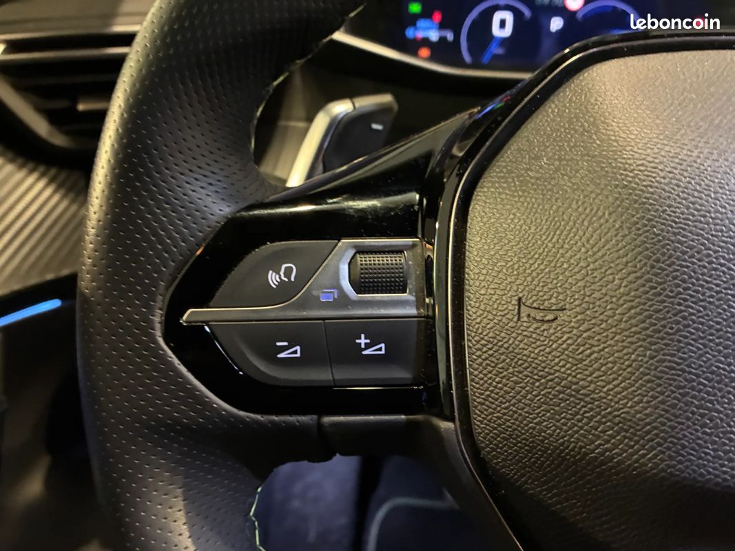 PEUGEOT 2008 1.2 Hybrid 136ch GT - 2024 - 13 500 km - CarPlay - Première main (image 17)
