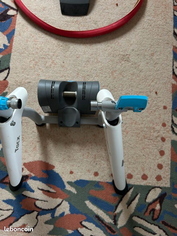 Home trainer TACX NEUF - Pneu Van Ryssel adapté / pompe / et attache iPhone iPad (image 1)
