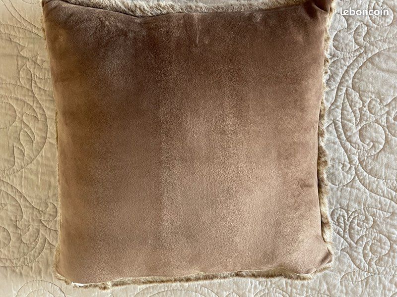Coussin en fausse fourrure Bouchara (image 2)