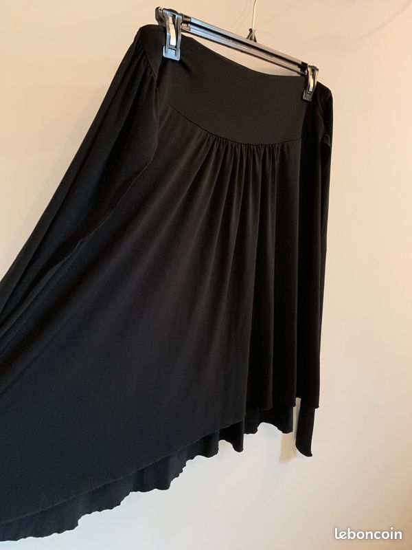 Jupe noire t. 38 neuve - Vêtements