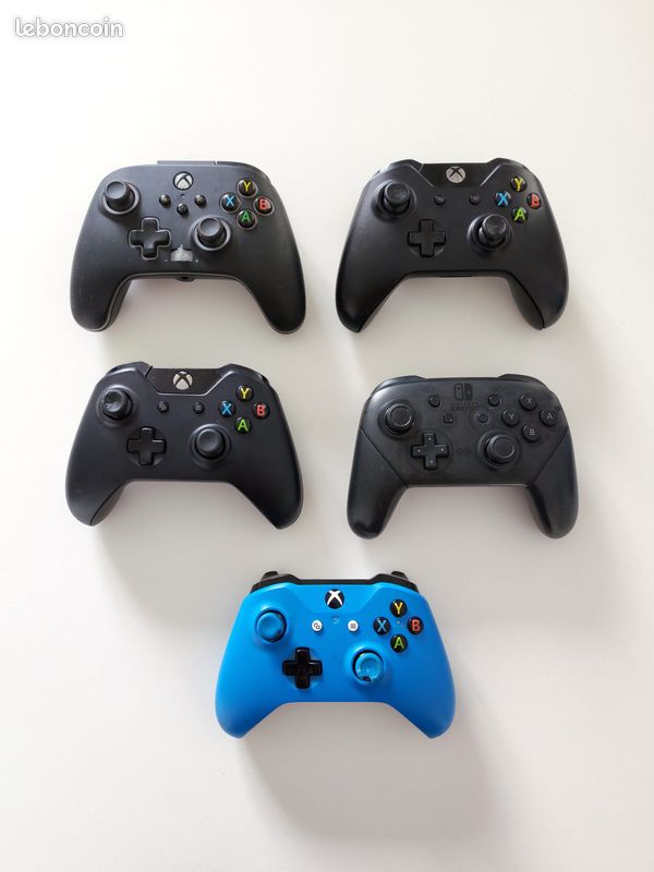 Lot De 12 Manettes De Jeu HS - Diverses Marques, Pour Pièces Détachées