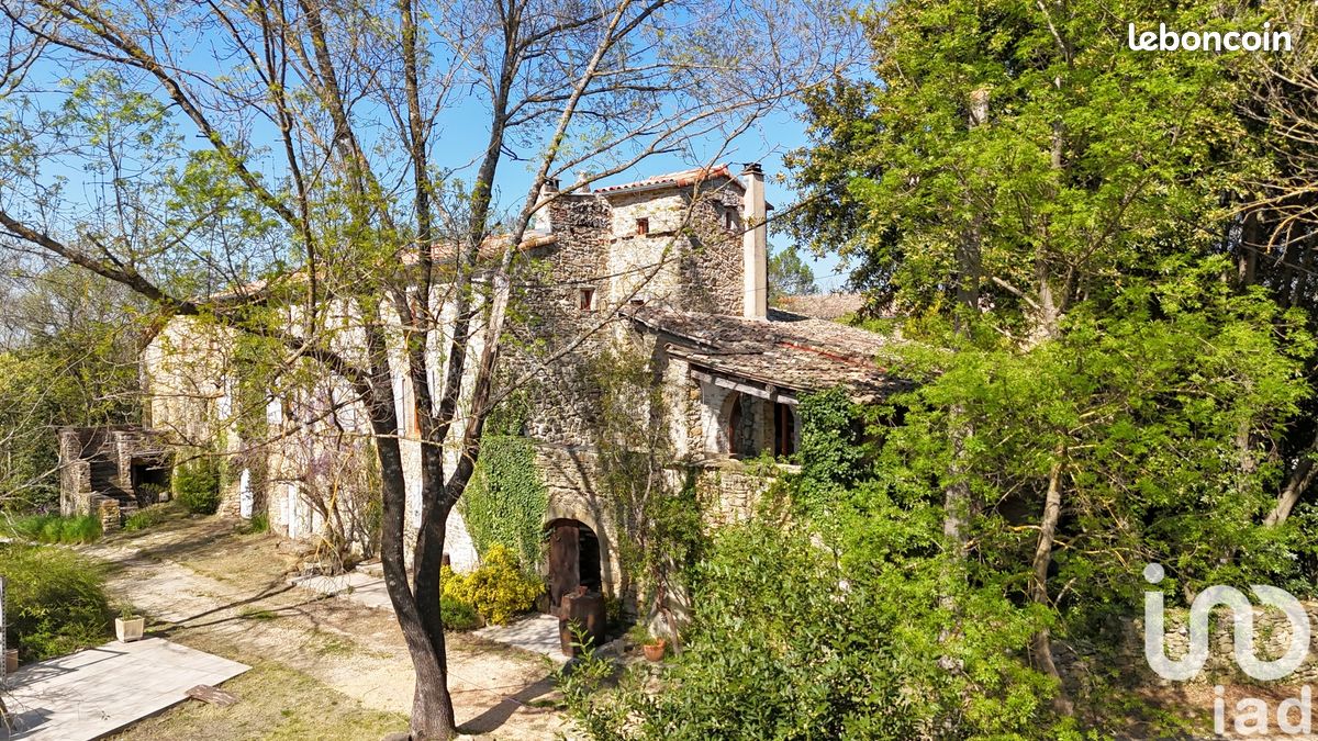 Maison 9 pièces 243 m² · à Vézénobres · 243 m² · 550 000 €