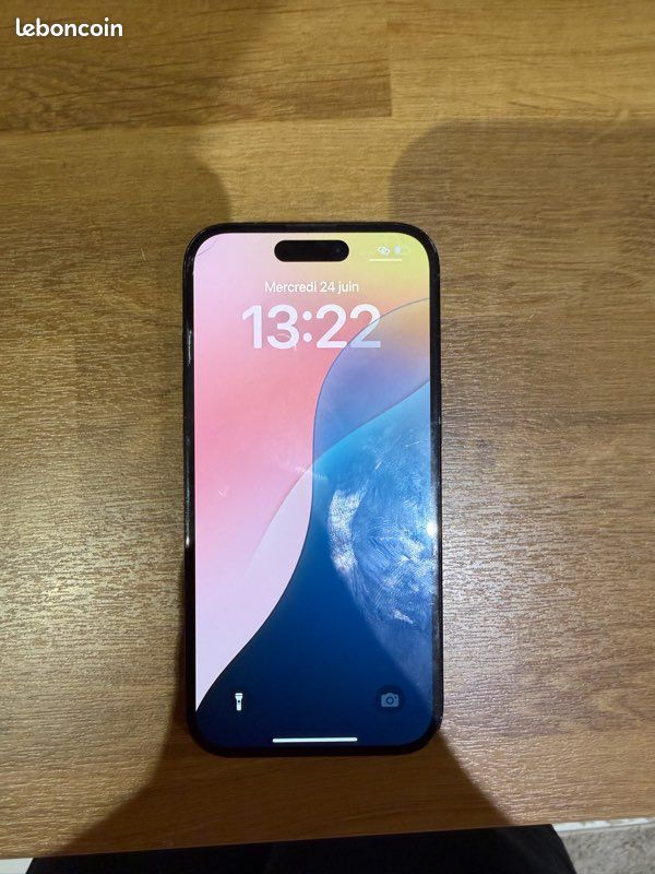 IPhone 15 et iPhone 13 (image 1)