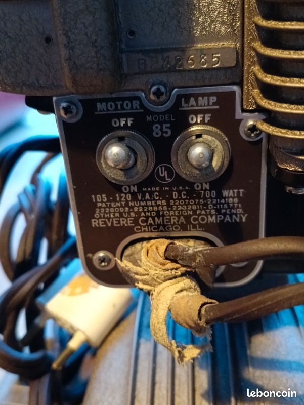 Projecteur De Film 8 Mm – Revere Modèle 85 – Vintage Et En Bon état De Fonctionnement