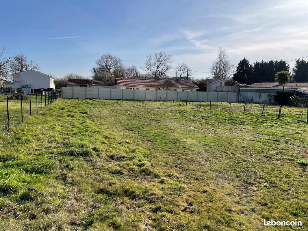 Terrain 644 m² · à Ludon-Médoc · 150 000 €
