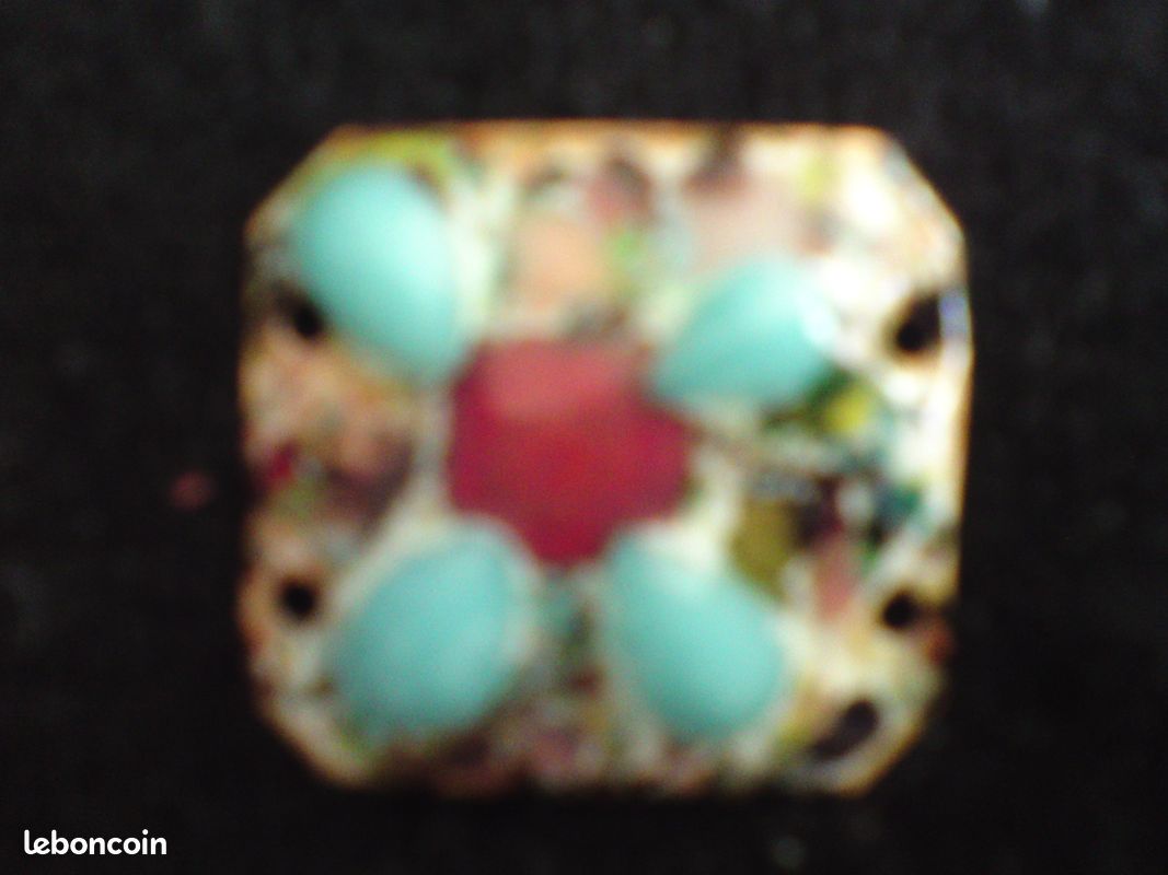 Pendentif Plaque en émail à accrocher avec des rubans élément pour bijou ou motif de fleur à Pétales bleus et centre rouge sur fond tâcheté multicolore Emaux sur métal Vintage (image 11)