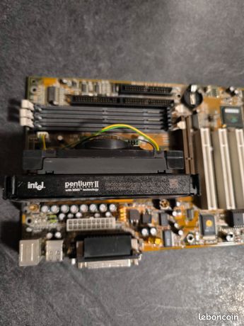 Soyo SY-K7VME VIA KM400 Socket 462/A mATX Motherboard + AMD Athlon 1.0GHz CPU