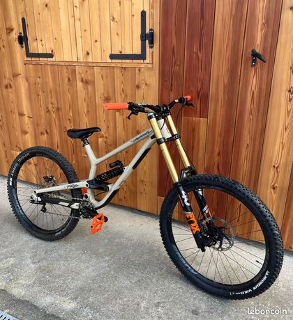 Test VTT Canyon Sender CF 7.0 2017 : vélo Racing DH