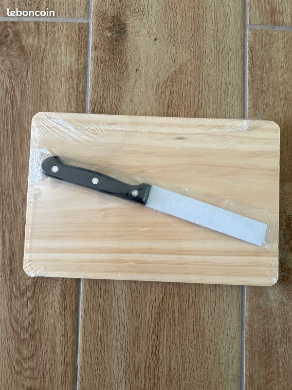 Planche à découper avec couteau neuf sous emballage (image 1)