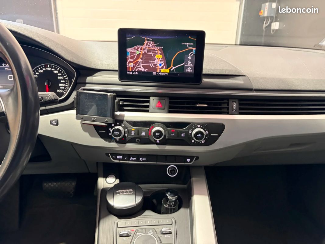 AUDI A4 AVANT 2.0 L TFSI ultra 190 CV S tronic 7 * SUIVI COMPLET AUDI / CARPLAY / HAYON ELECTRIQUE / VIDANGE FAITE POUR LA VENTE (image 23)