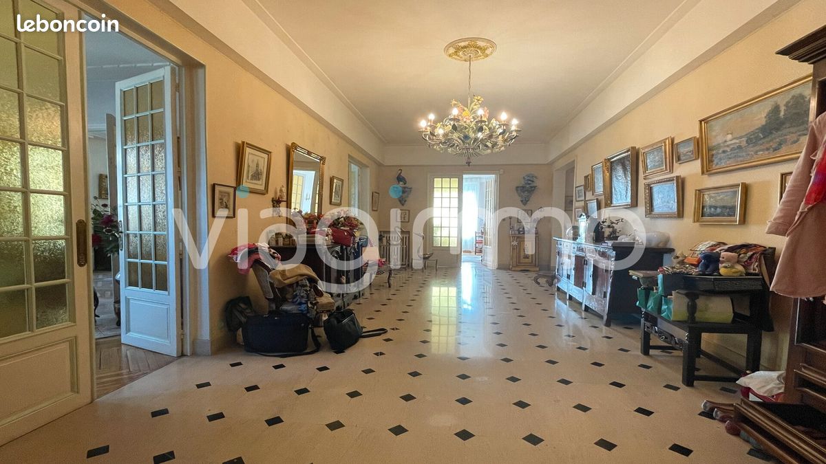 Appartement en viager 8 pièces 319 m²
