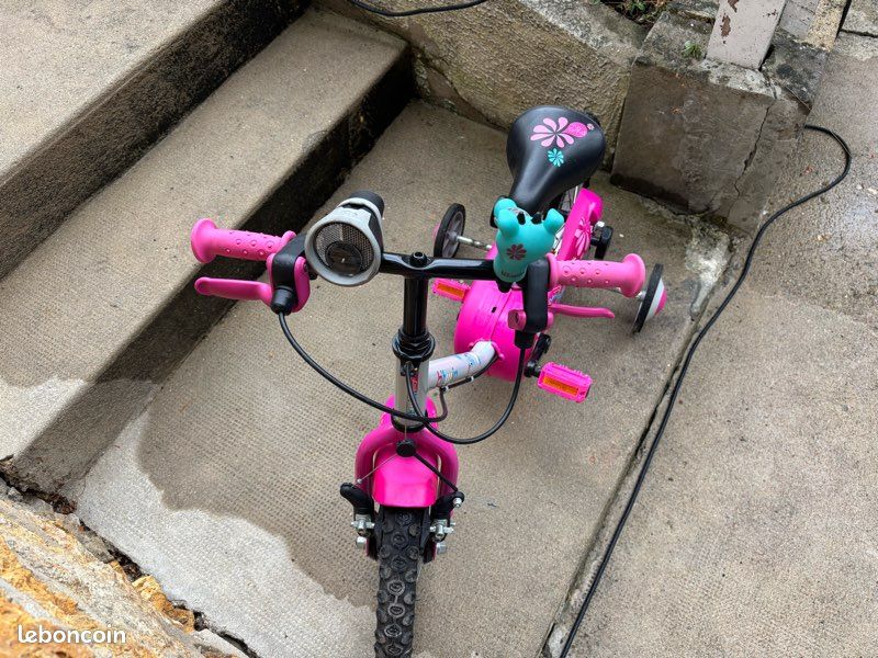 Velo évolutif tricycle petite fille rose Vélos