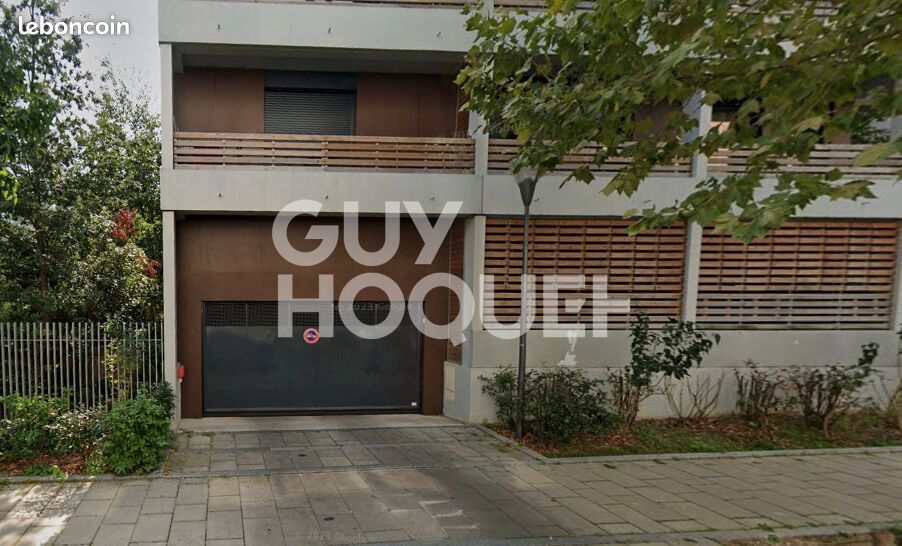 Parking/box MASSY · 65 €/mois
