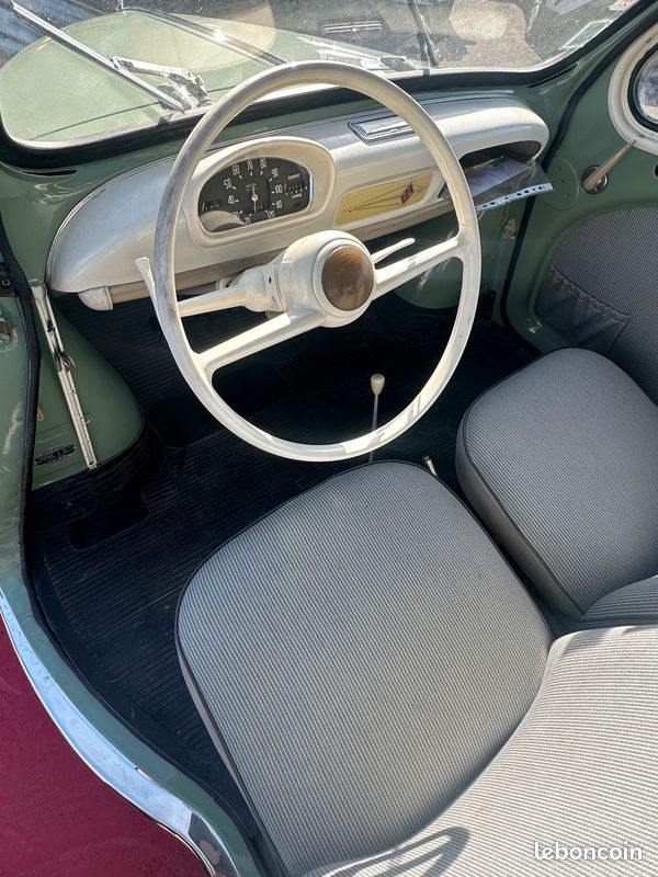 Renault 4CV - Véhicule de collection (image 3)