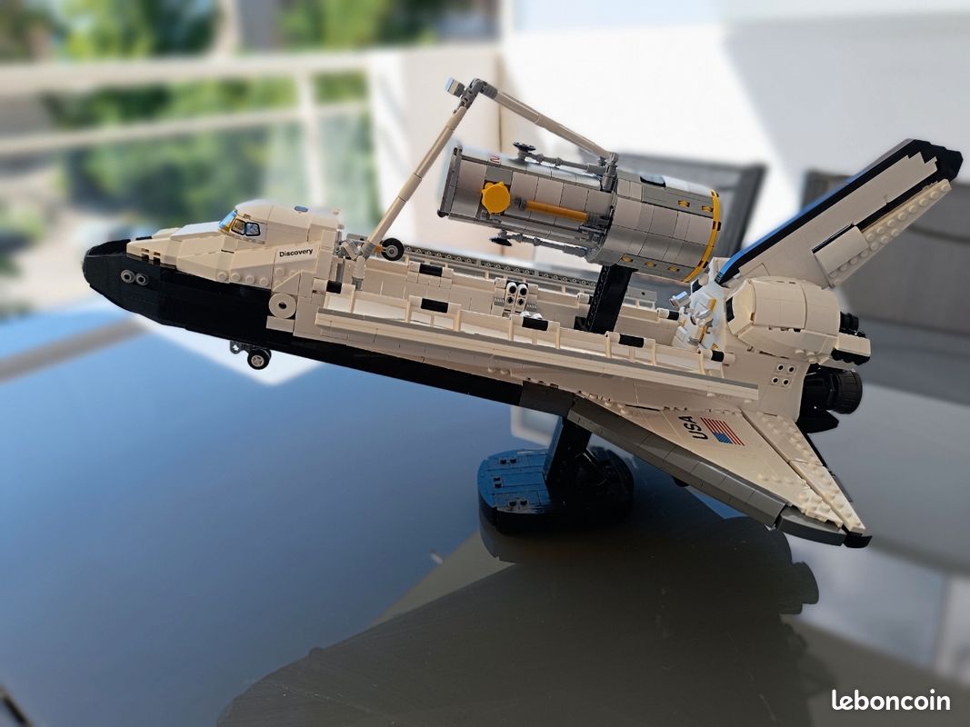 Navette spatiale Discovery Lego #10283 (image 1)