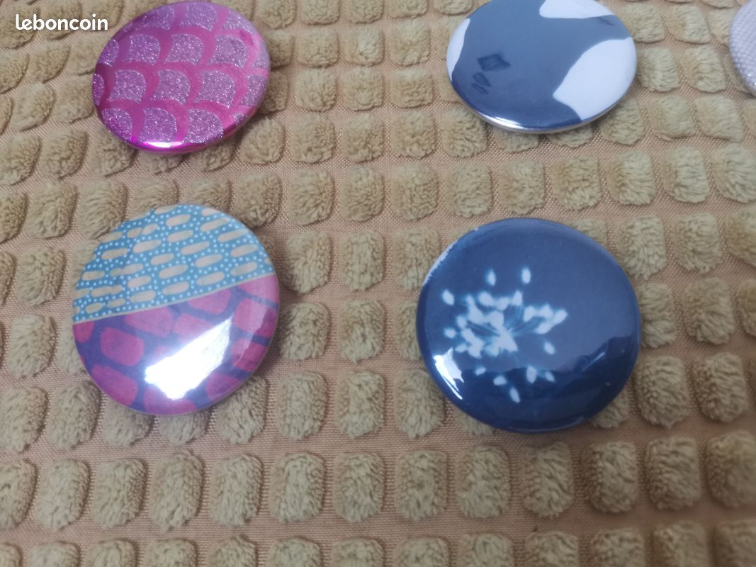 Badges (image 6)