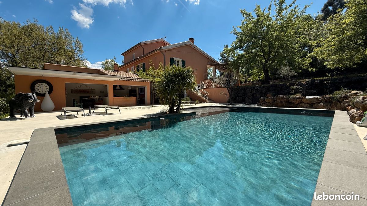 Maison 6 pièces 178 m² · à Saint-Maximin-la-Sainte-Baume · 178 m² · 739 000 €