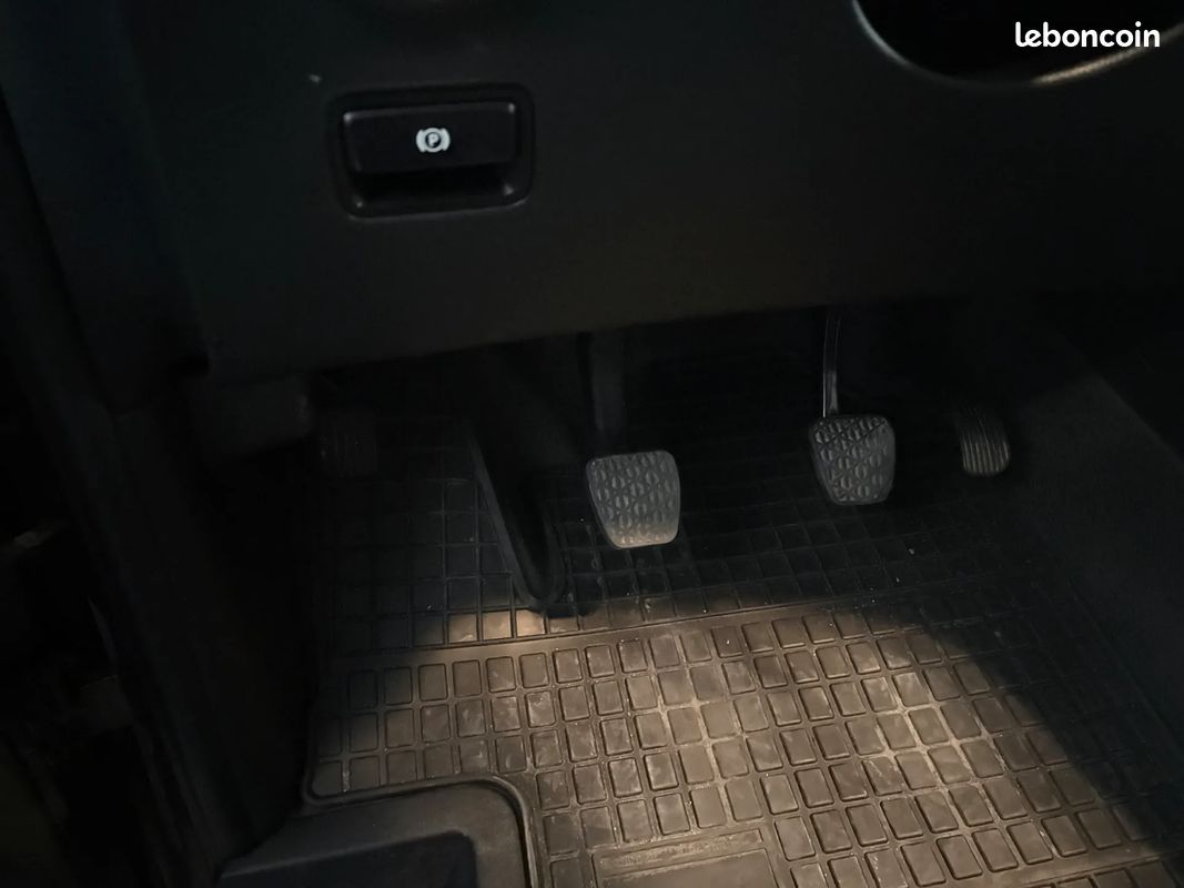 MERCEDES-BENZ Vito Fg 1.6 D 114ch Pro - 2018 - Caméra de recul - Sièges cuir - 5 places -Climatisation (image 17)