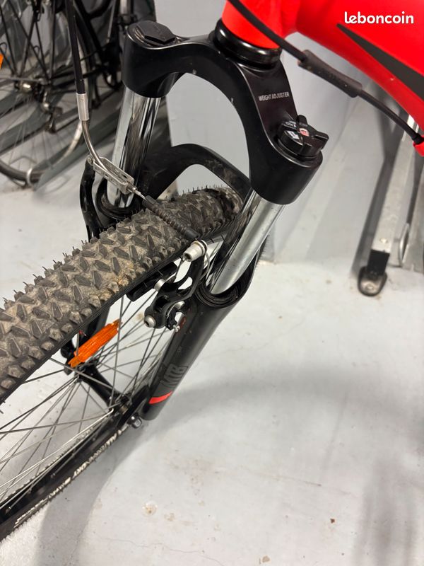 Vends vélo pratiquement neuf. Servi 1 seule fois. Il est en excellent état (image 5)