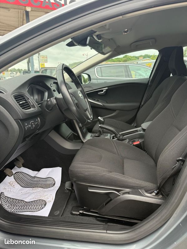 Volvo V40 1.6 115 2eme main tres propre (image 10)