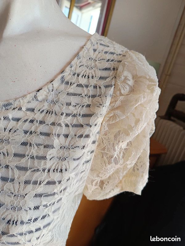 Robe Courte Noire Dentelle MOLLY BRACKEN - Taille 2 - Sans Manches - Occasion Très Bon état