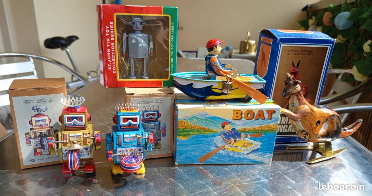 Jouets Métalliques Vintage – Robots / Bateau / Kangourou (image 1)