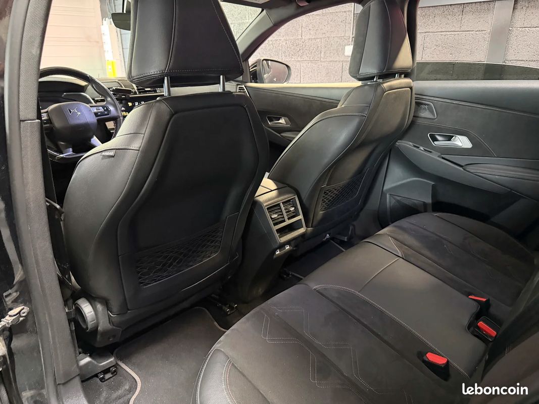 DS7 Crossback Performance Line 1.6 THP 225 EAT8 - Entretien suivi / Toit ouvrant / Attelage / CarPlay / Sellerie Cuir-Alcantara (image 16)